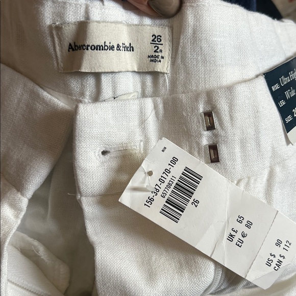 Abercrombie & Fitch - Picture 5 of 6